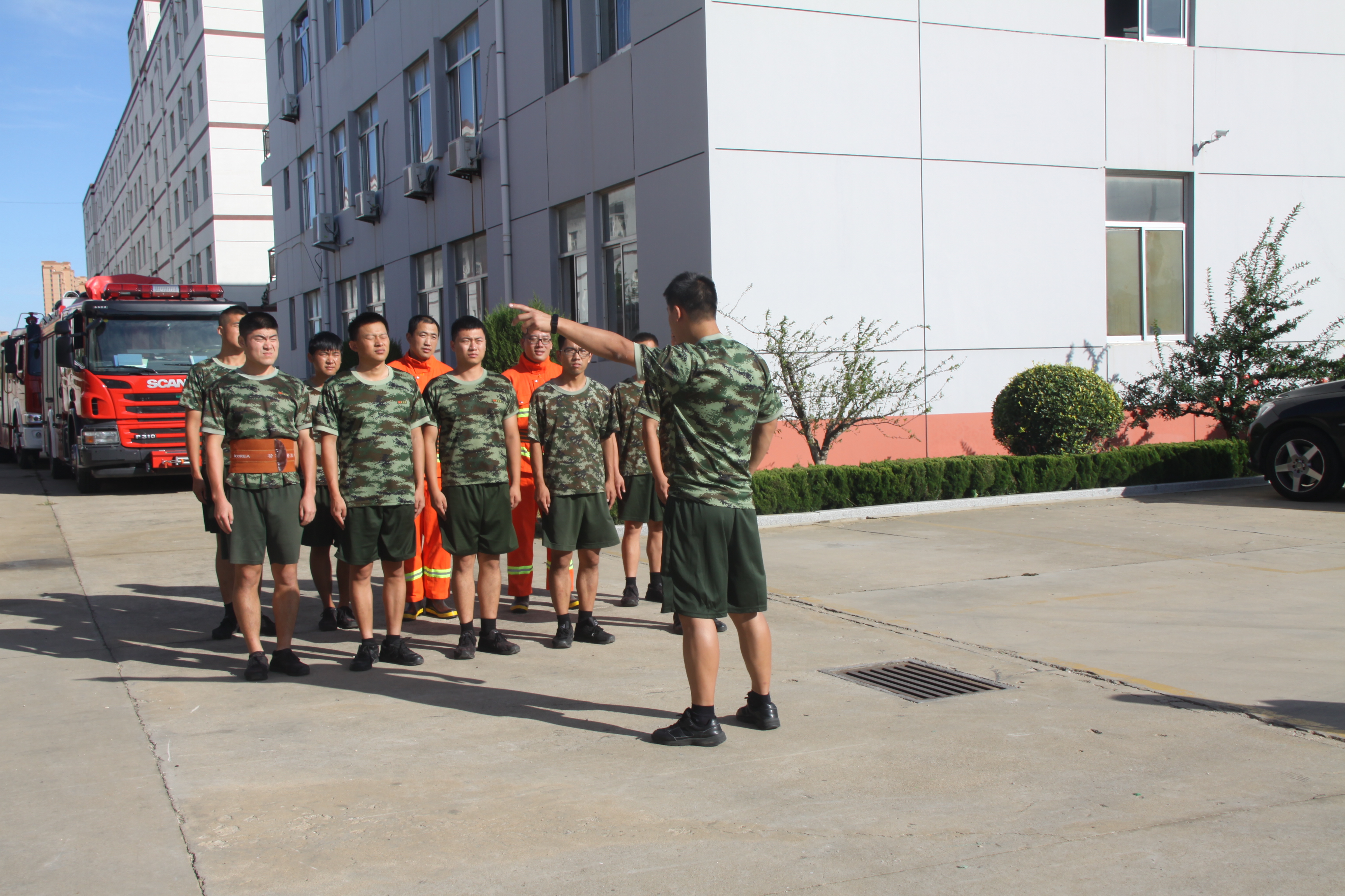 消防演练进方大，面对火灾不会慌